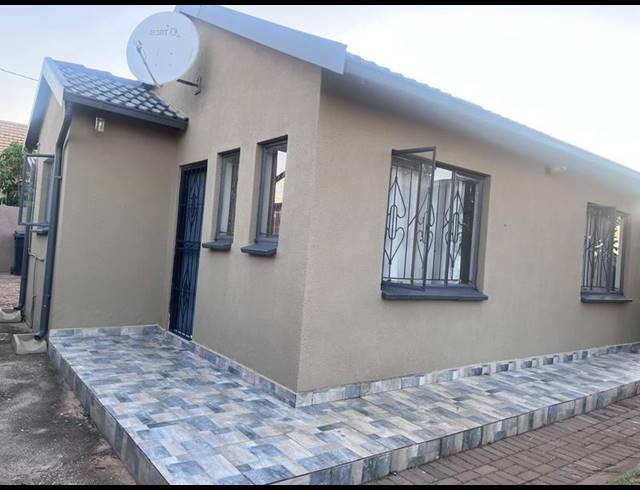 2 BEDROOM HOUSE FOR SALE IN CLAYVILLE